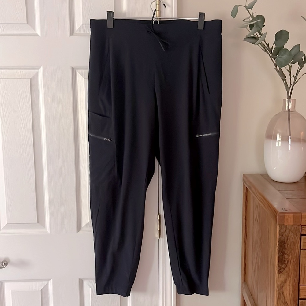 Athleta Venture Pant. Navy. Size 12